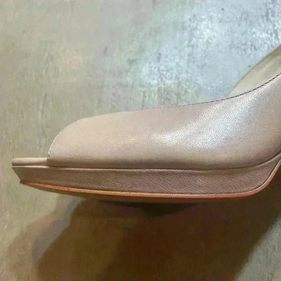 Nine West heels, beige size 9, EUC - Picture 3 of 6